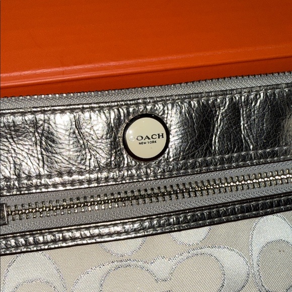 Coach Metallic Silver and Cream Shoulder Bag - Picture 3 of 14